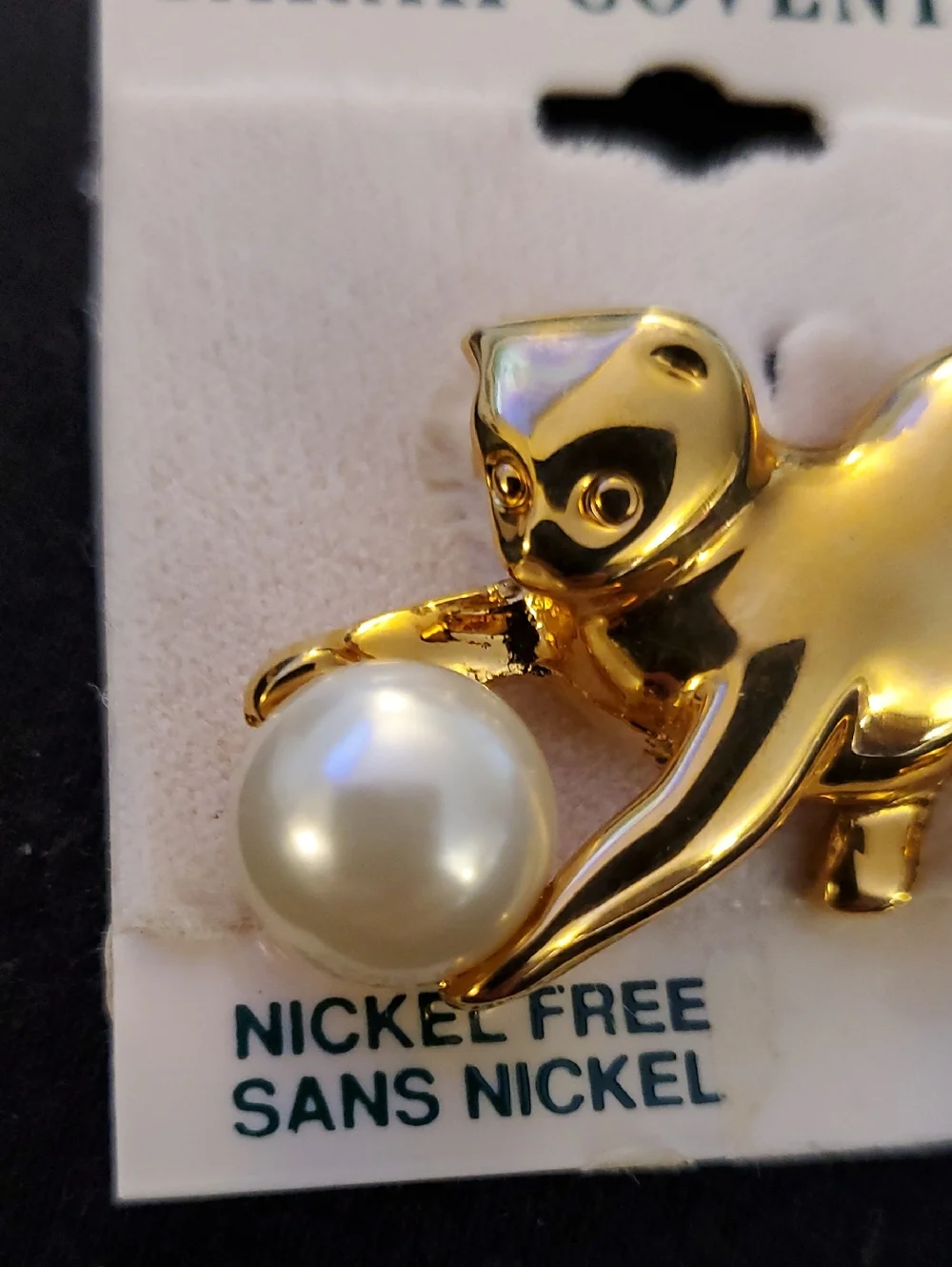 Vinatge Sarah Coventry Gold Cat Brooch with Pearl Ball New On Original Card